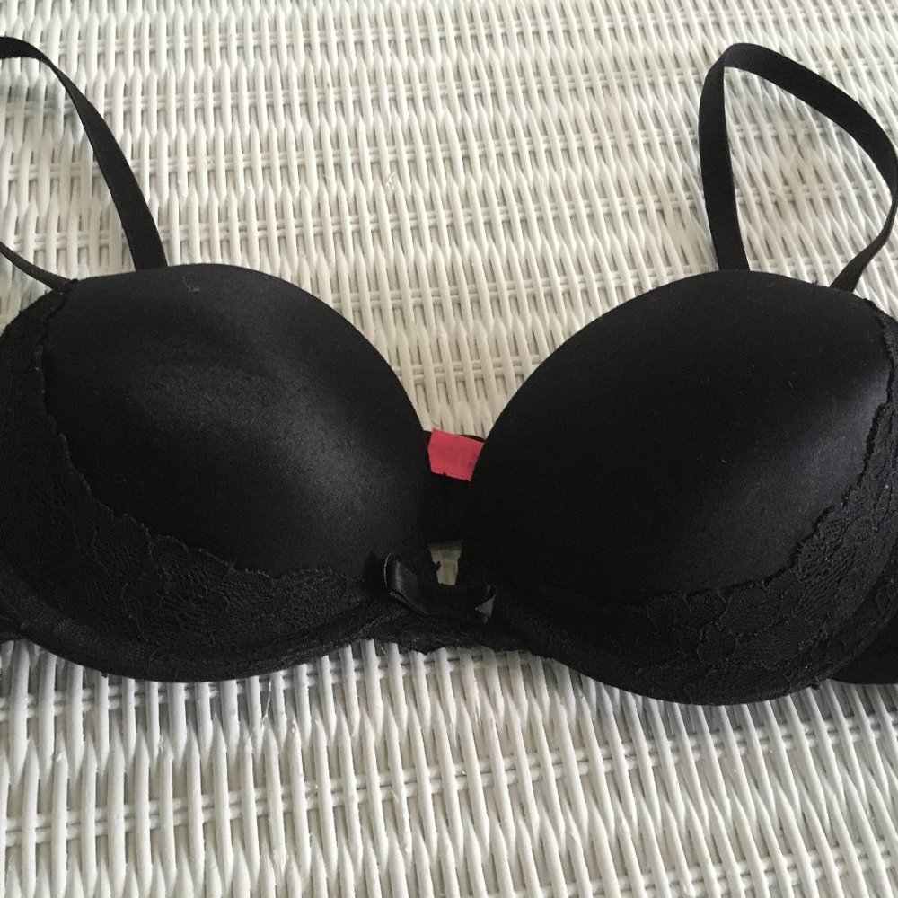 Cosmopolitan Black Push-Up Bra